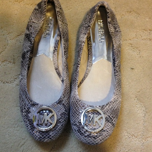 Michael Kors flats never worn!!