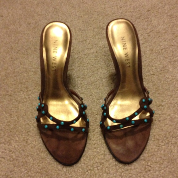Nine West brown suede sandal .