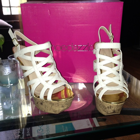 Shoedazzle White Cork Sandals