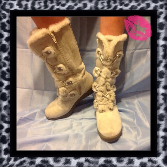 🎀SASSY FURRY BOOTS🎀