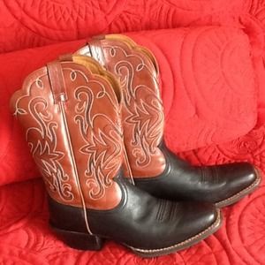 Ladies Ariat boots size 8