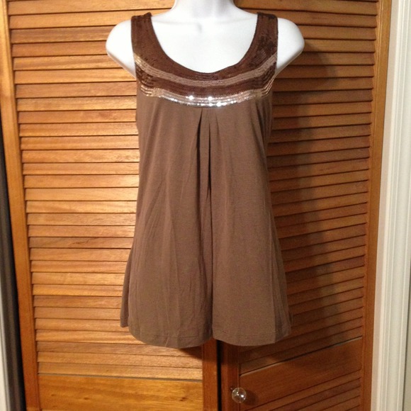 🔴Sold in bundle🔴NWT sequined Kische boutique top