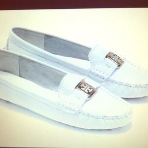 Tory Burch Kendrick Driver in White