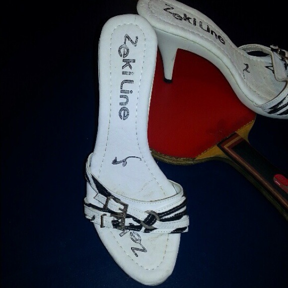 Barley used sandal black and white from overseas - Picture 3 of 4