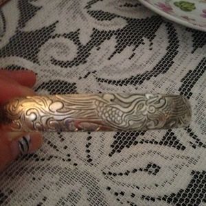 Bangle it's vintage and adjustable.