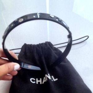 Chanel headband 100% authentic. Never worn .