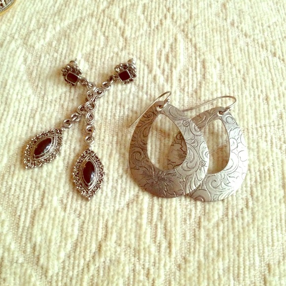 🌀Bundled🌀💵REDUCED!⭐silver tone earrings