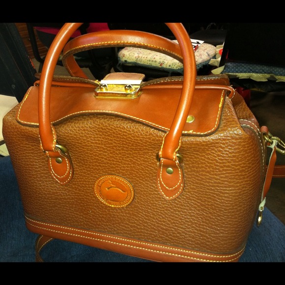 D & B Handbags - Vintage Leather handbag (corrected post)