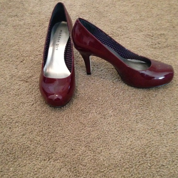 Shoes - Picture 2 of 3