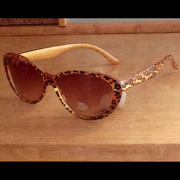 SALE ALERT!! NWT Round Leopard-Print Sunglasses!!! - Picture 2 of 2