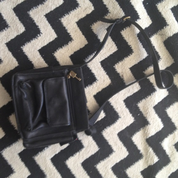 SOLD in bundle 👜👚 Fossil barely used crossbody!!