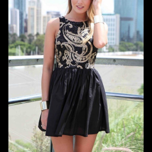 Dresses & Skirts - Dress
