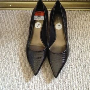 Nine West Brown kitten heel pump