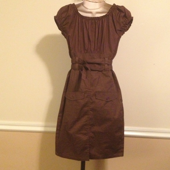 Fashion Ai  button front dress. L:34". B:31. W:28. - Picture 3 of 4