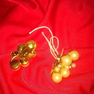 Vintage pearl earrings