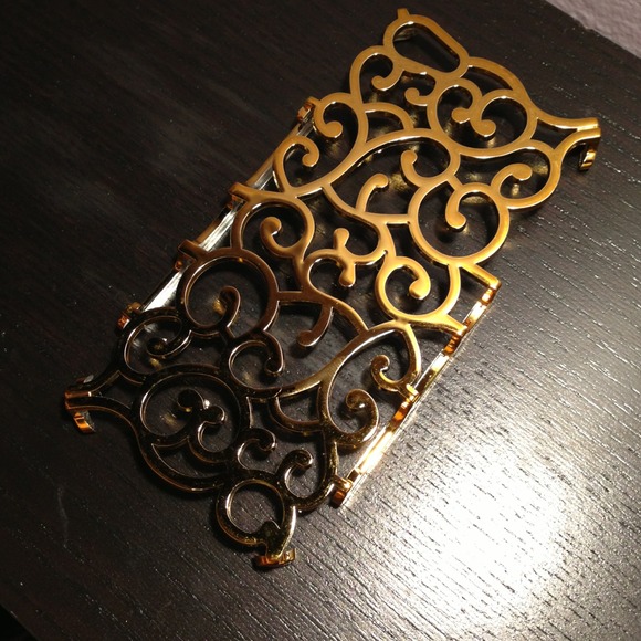 SOLD!!🎀BEAUTIFUL AND ELEGANT GOLD IPHONE 5 CASE🎀