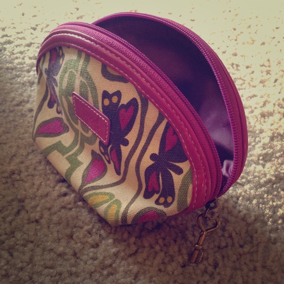Adorable fossil makeup bag.😊 - Picture 1 of 4