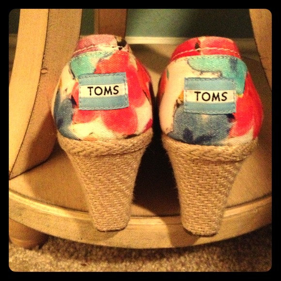 Toms floral print