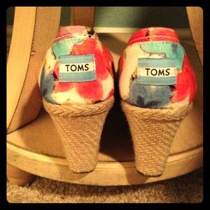 Toms floral print