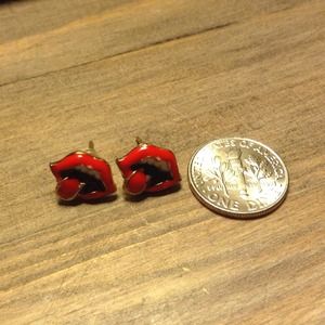 Kiss style earrings