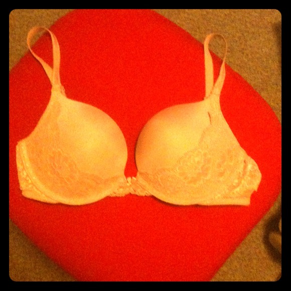 Victoria's Secret Nude Crochet Bombshell Bra 32C