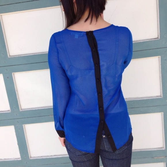 SOLD Blue Top - Picture 2 of 2