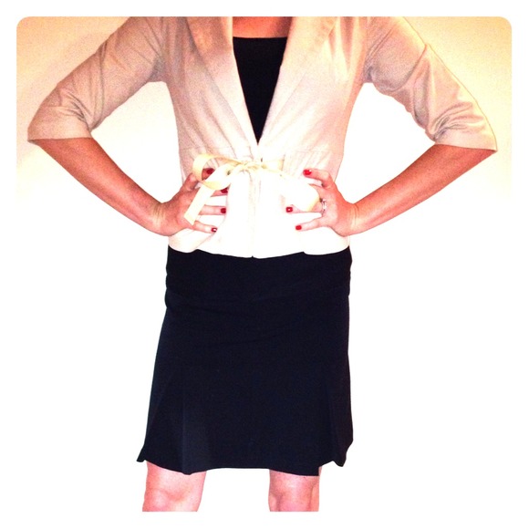 Black pleased skirt