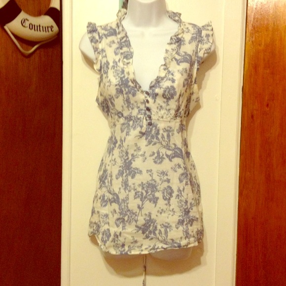 Blue and white sleeveless top