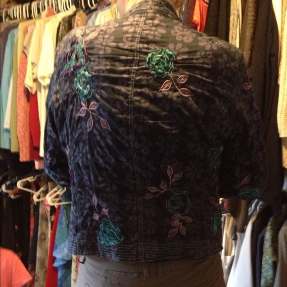 Embroidered jacket - Picture 3 of 4