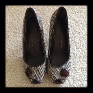 Chinese Laundry Peep toe pumps