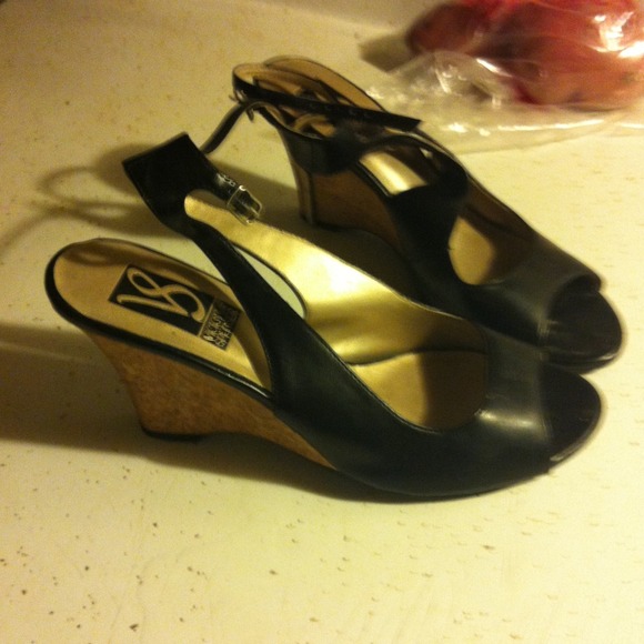 Black wedge