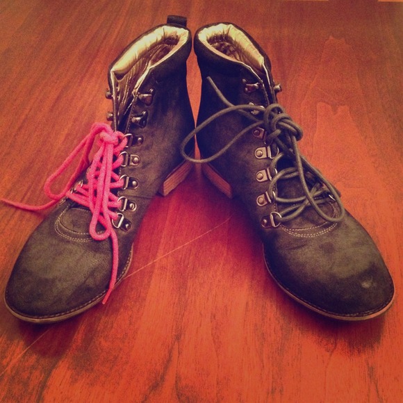 😃😀TRADED😃😃Dark Grey Suede Boots