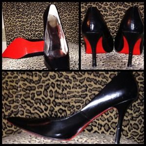 📛FINAL CLEARANCE📛Black shoes with red soles