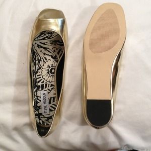 New Steve Madden flats in gold in size 10