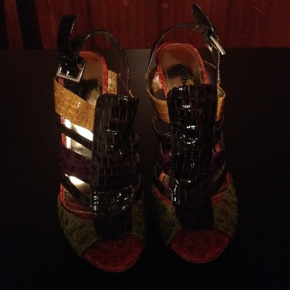 Multi color , faux snake skin heels - Picture 2 of 4