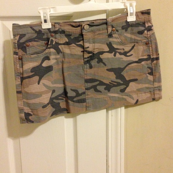 **Reduced** Camo mini skirt by Mossimo size 11