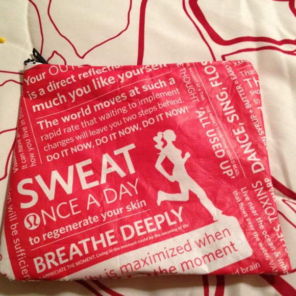 Lulu lemon cosmetic bag