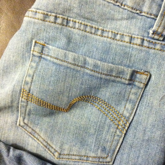 Jean Capris - Picture 2 of 3