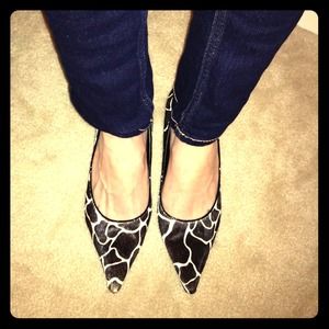 Nine West black and white giraffe pattern shoes