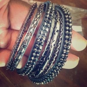 Black bangle set
