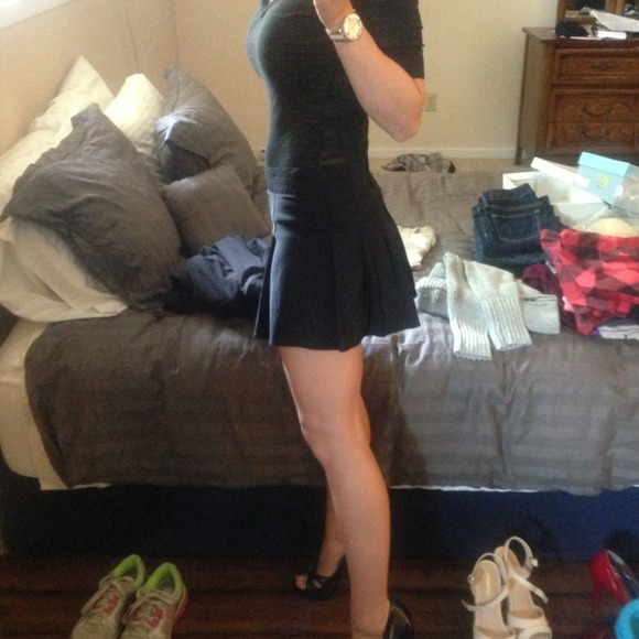 SOLD🎃SEXY Black stretchy pleated mini skirt! - Picture 2 of 4