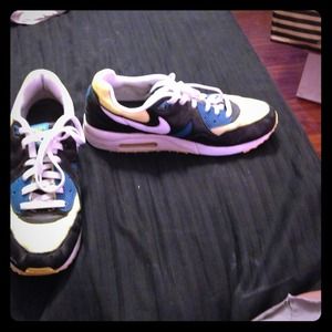 Men's neon colored tennis shoes