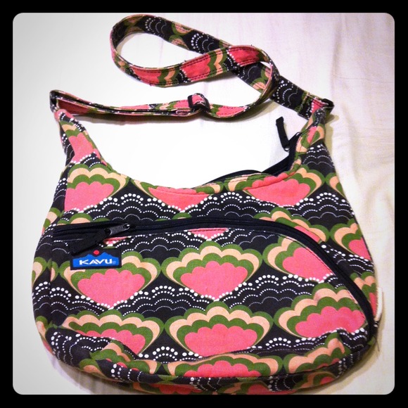 Kavu Handbags - 💥Reduced💥Cute, used Kavu purse, adjustable strap
