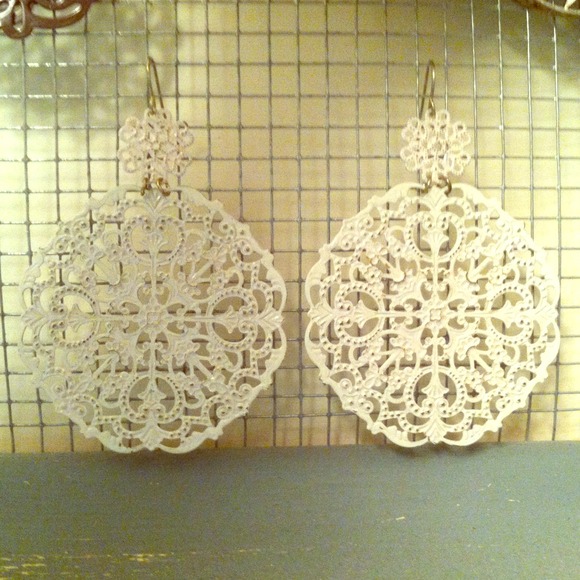 Earrings - Picture 1 of 1
