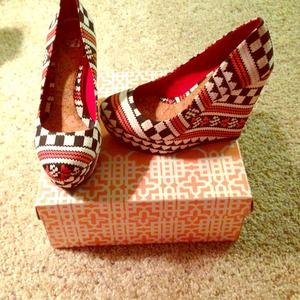 WHO WANTS EM!? ✨HALF OFF✨ NWT! GIANNI BINI WEDGES