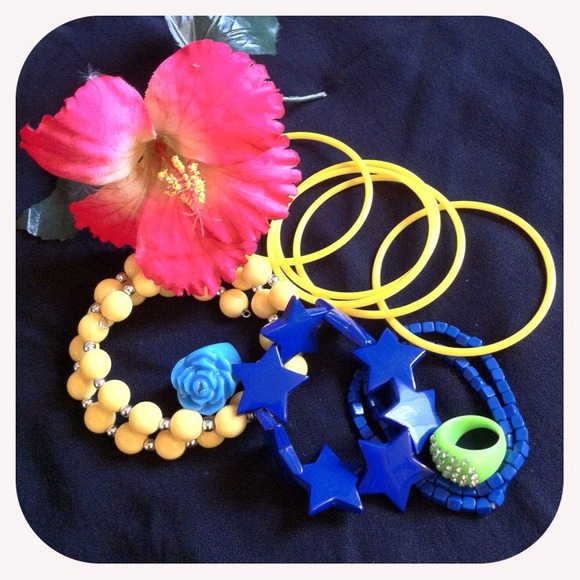 11 Piece Kandi Kid Plastic Jewelry