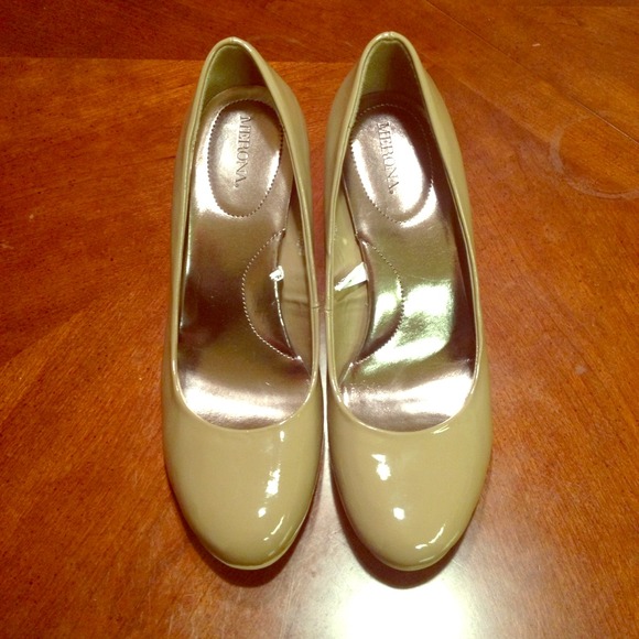 💢RESERVED💢 Taupe Patent Rounded Toe Pumps