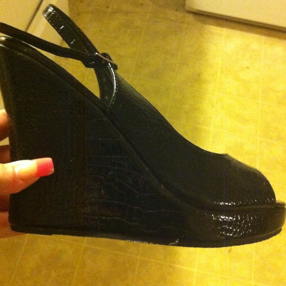 Brand new black wedge