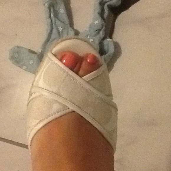 White lace up wage coach  authentic - Picture 3 of 4