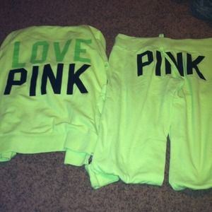 Pink sweatsuit🚫reserved🚫